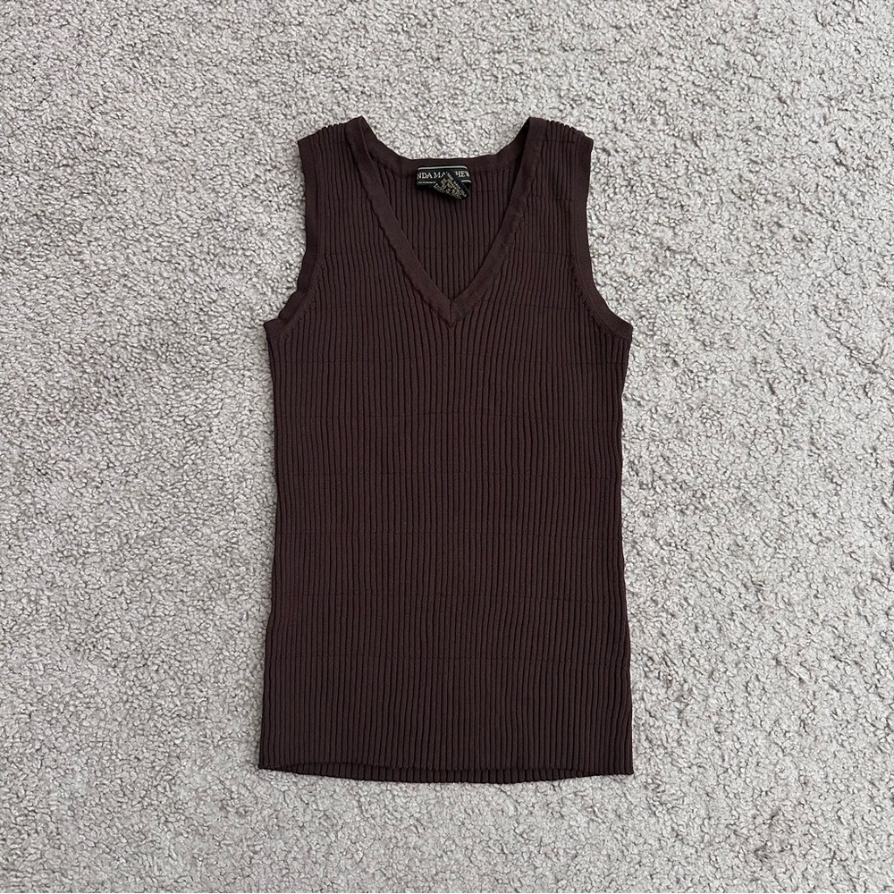 Linda Matthews Ribbed V-Neck Sleeveless Tank Top Dark Brown Womens S
